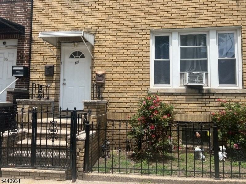 83 Davenport Ave - Photo 3 of 21