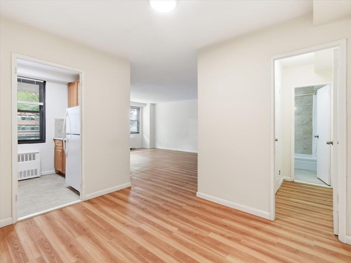 201 St Pauls Ave #2M - Photo 4 of 14