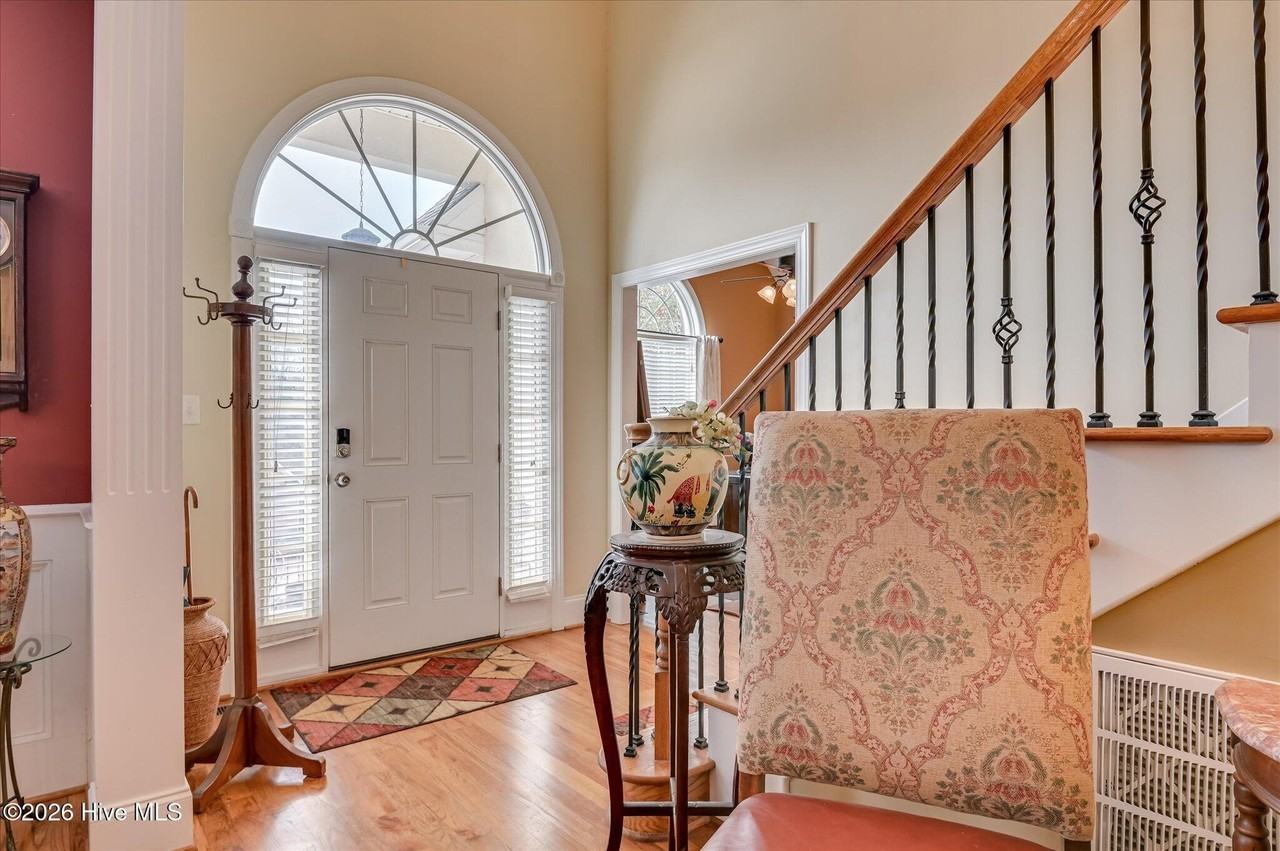 1622 Jamestown Ave - Photo 4 of 50