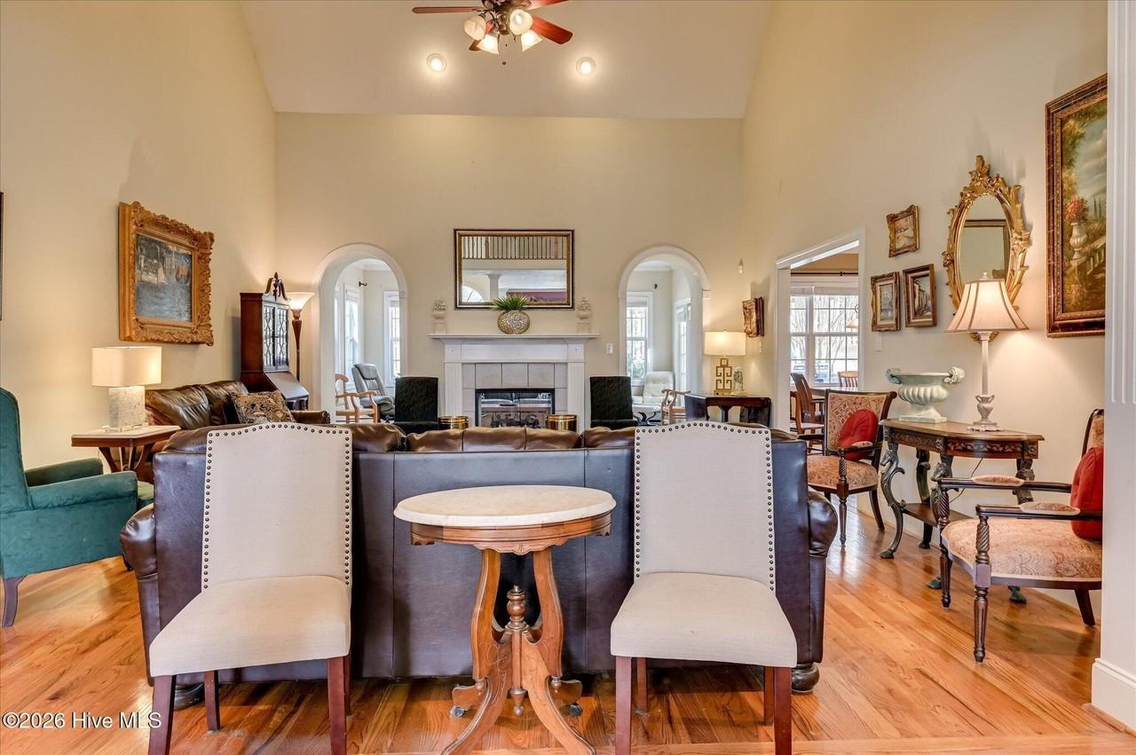 1622 Jamestown Ave - Photo 6 of 50