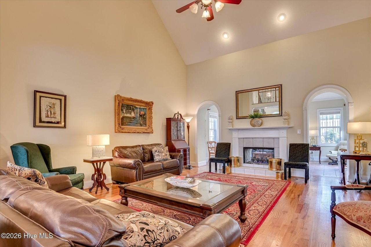 1622 Jamestown Ave - Photo 7 of 50