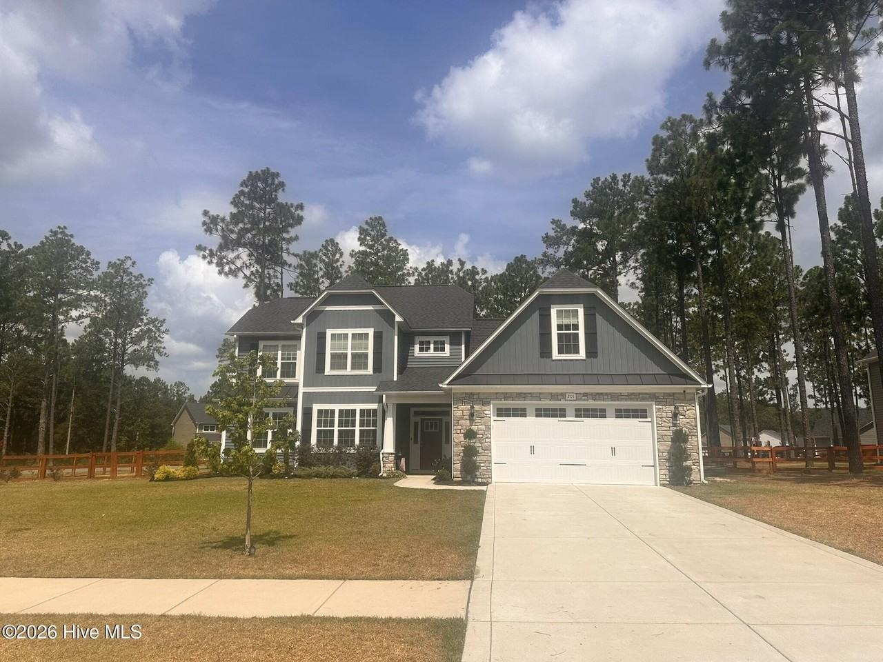 201 Thistleberry Dr - Photo 3 of 50
