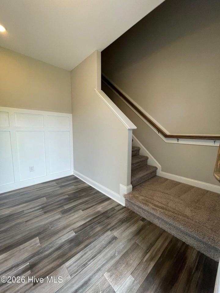 1000 Onsville Dr - Photo 3 of 34