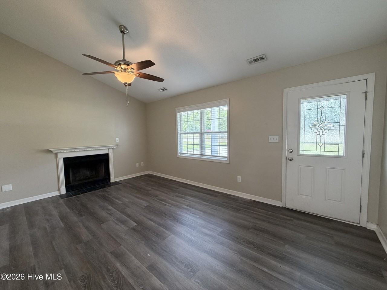 208 Parnell Rd - Photo 3 of 27