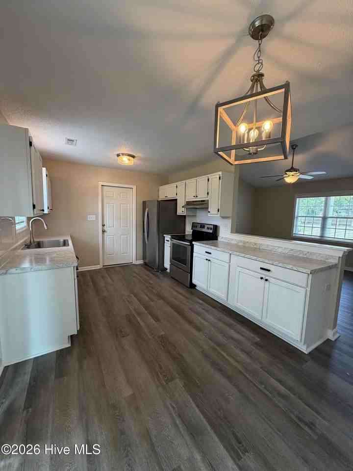 208 Parnell Rd - Photo 6 of 27