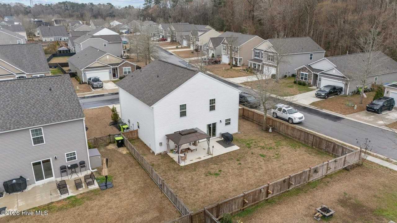 301 Ginger Dr - Photo 5 of 42