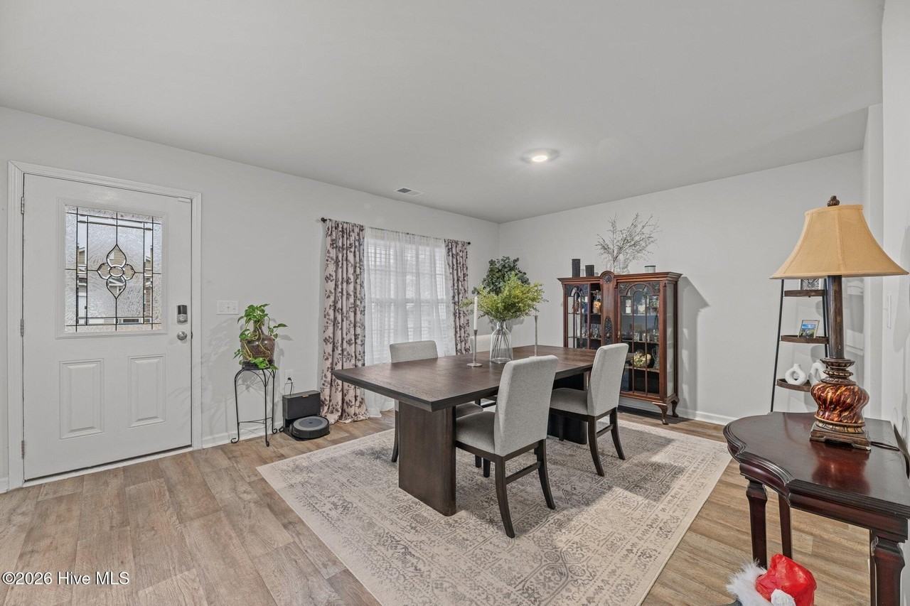 301 Ginger Dr - Photo 6 of 42