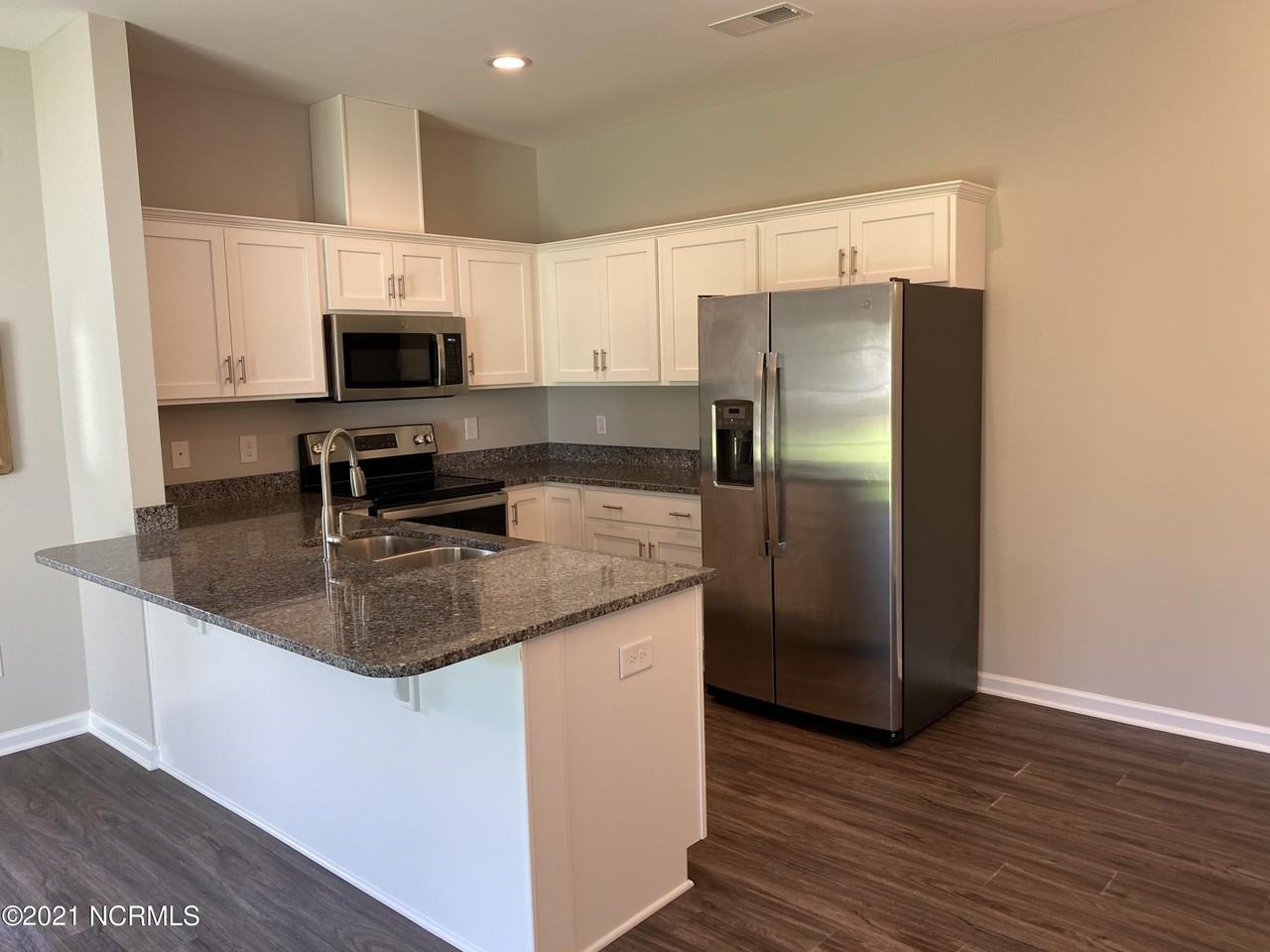 2064 Briarwood Dr - Photo 3 of 11