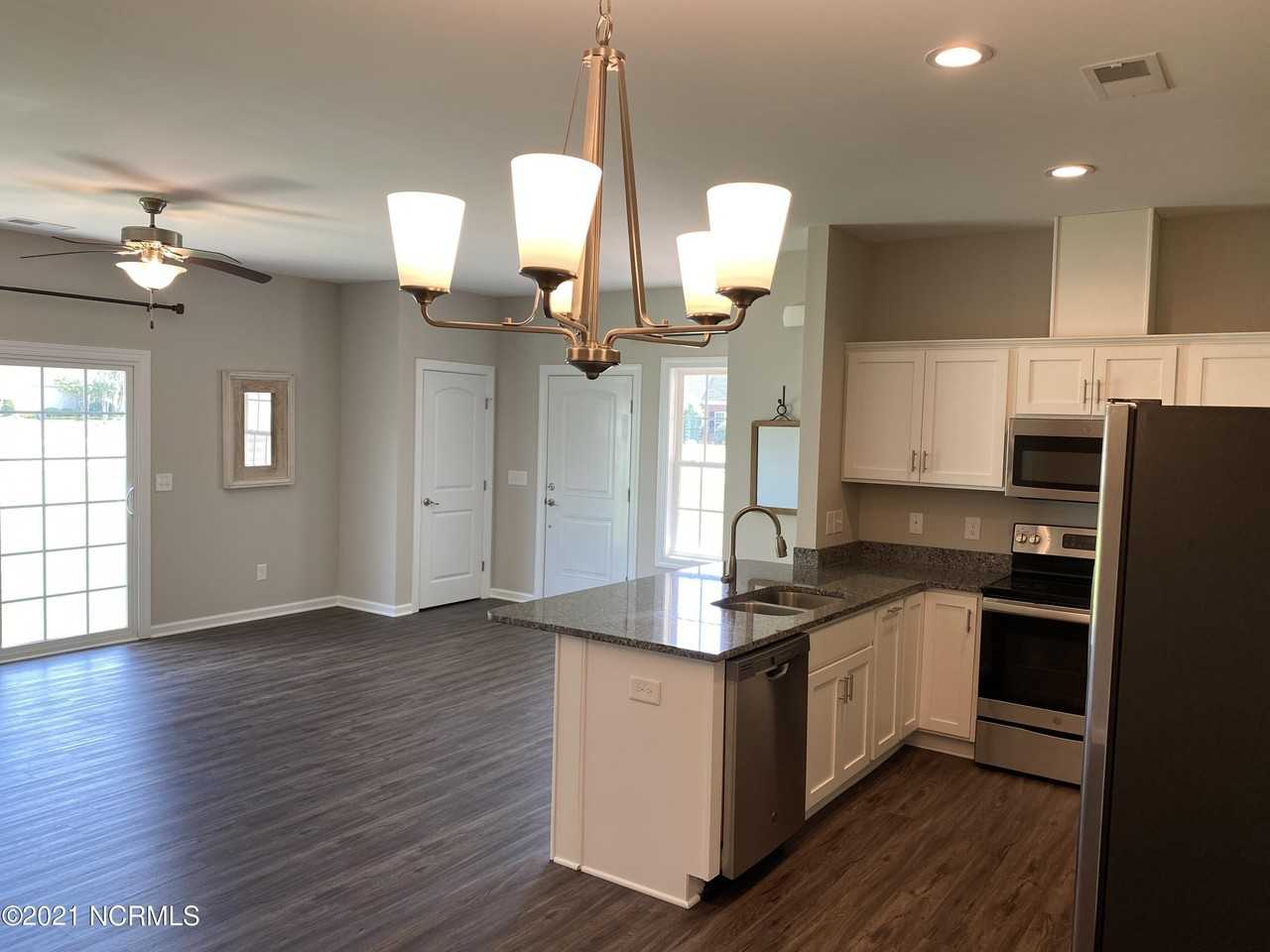2064 Briarwood Dr - Photo 4 of 11
