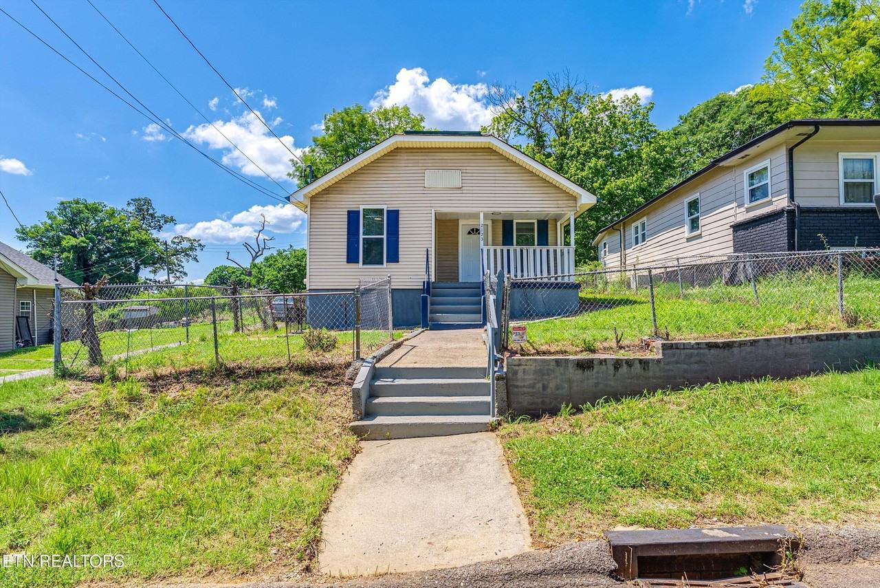 2123 Vermont Ave - Photo 3 of 33