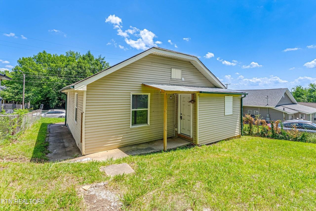 2123 Vermont Ave - Photo 4 of 33