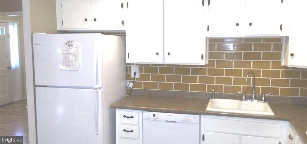 15310 Annapolis Rd - Photo 2 of 5