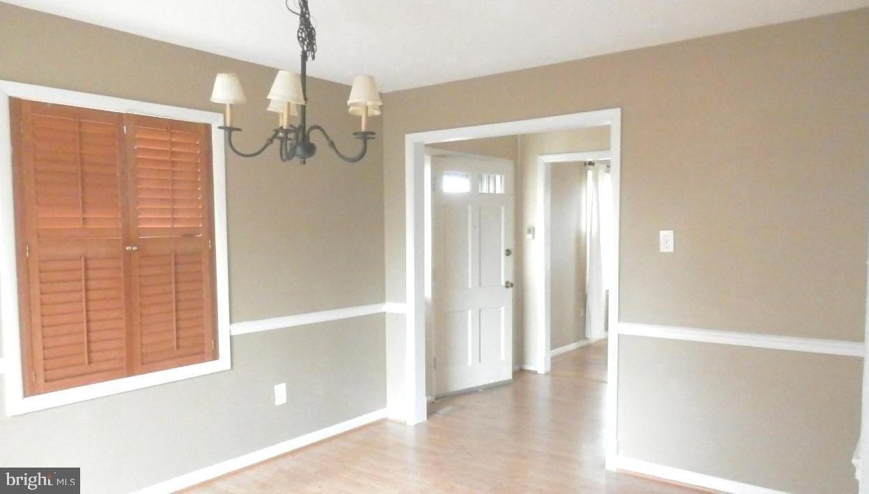15310 Annapolis Rd - Photo 3 of 5