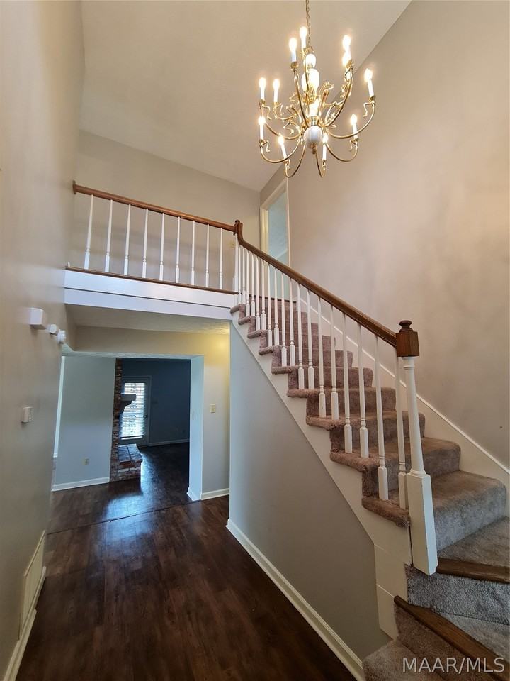 1601 Cobblestone Ct - Photo 3 of 35