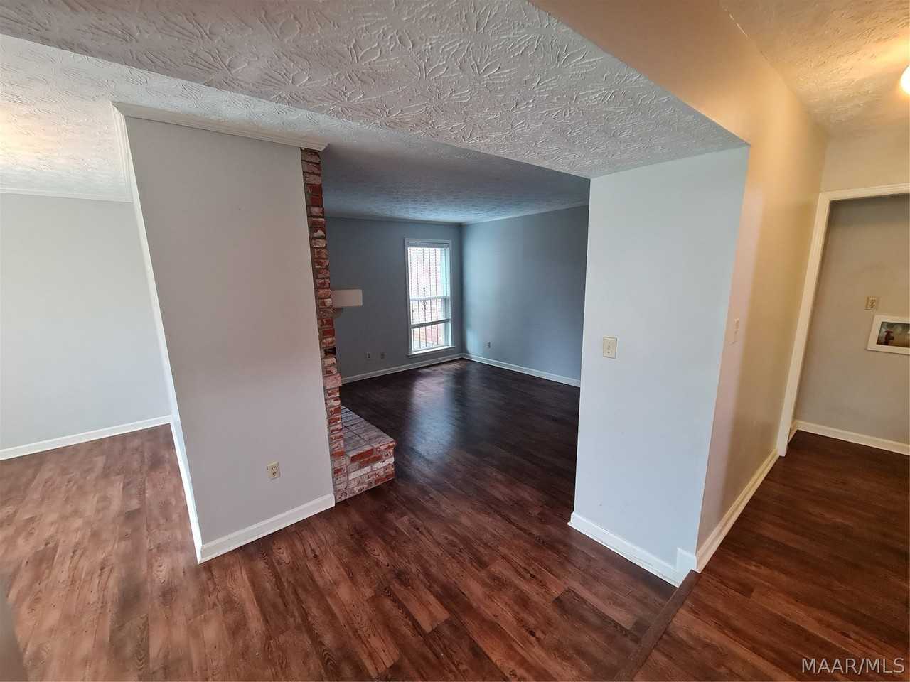 1601 Cobblestone Ct - Photo 5 of 35