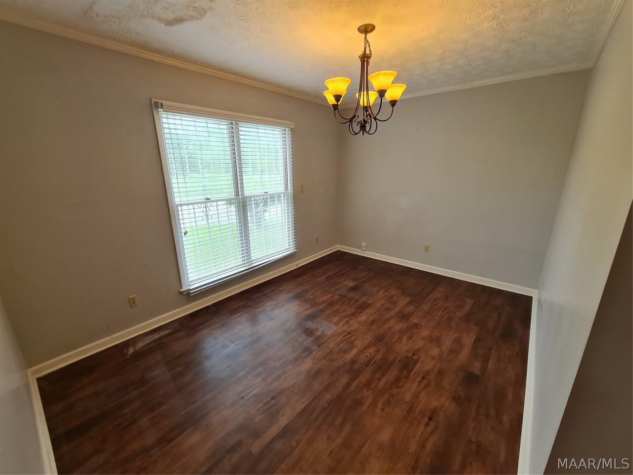 1601 Cobblestone Ct - Photo 6 of 35