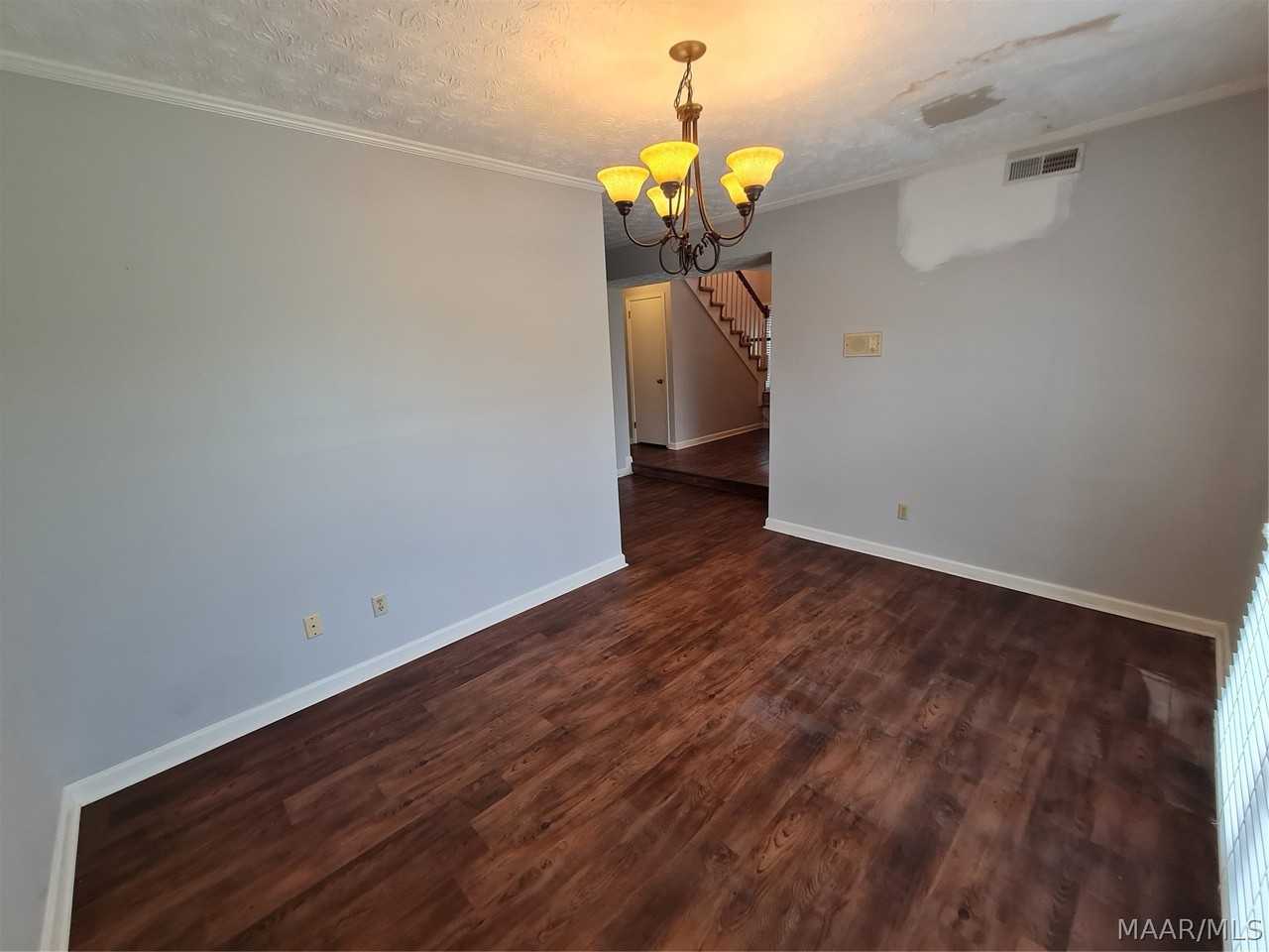 1601 Cobblestone Ct - Photo 7 of 35