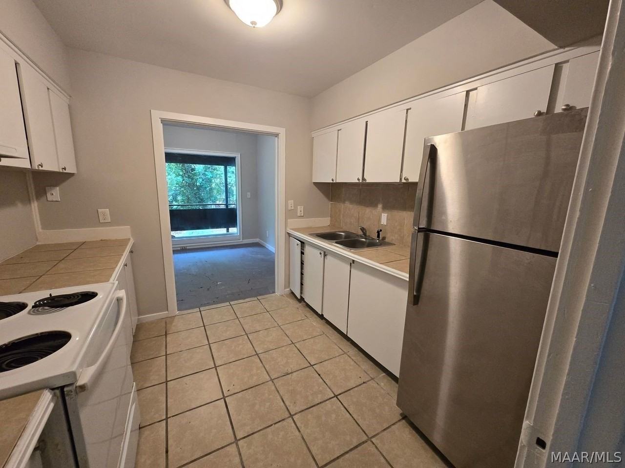 3719 Wesley Dr - Photo 4 of 15