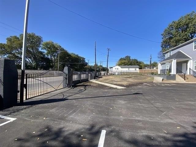 1072 S Barksdale St - Photo 2 of 9