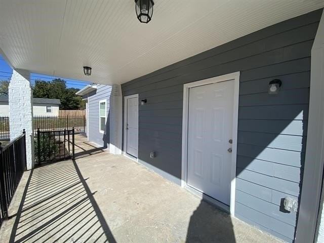 1072 S Barksdale St - Photo 3 of 9