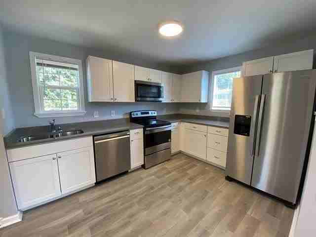 1072 S Barksdale St - Photo 4 of 9