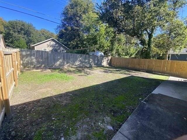1928 Southern Ave - Photo 4 of 9