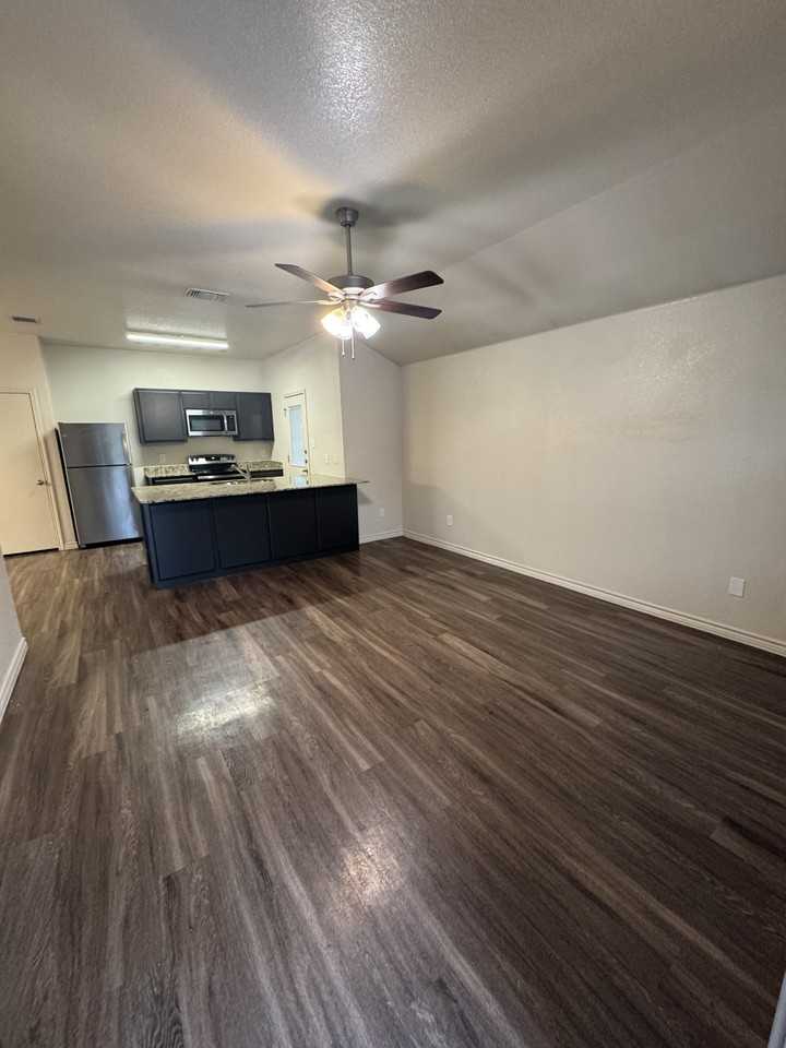 1410 Hopi Trl #A - Photo 2 of 15