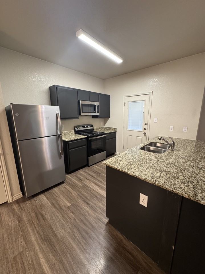 1410 Hopi Trl #A - Photo 4 of 15