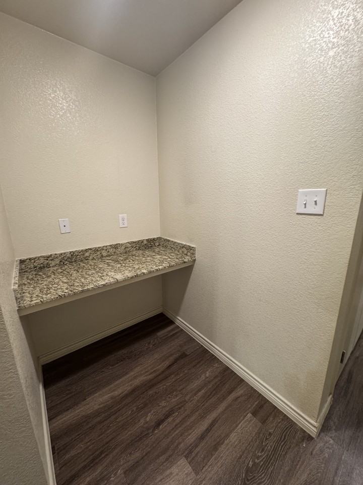 1410 Hopi Trl #A - Photo 6 of 15