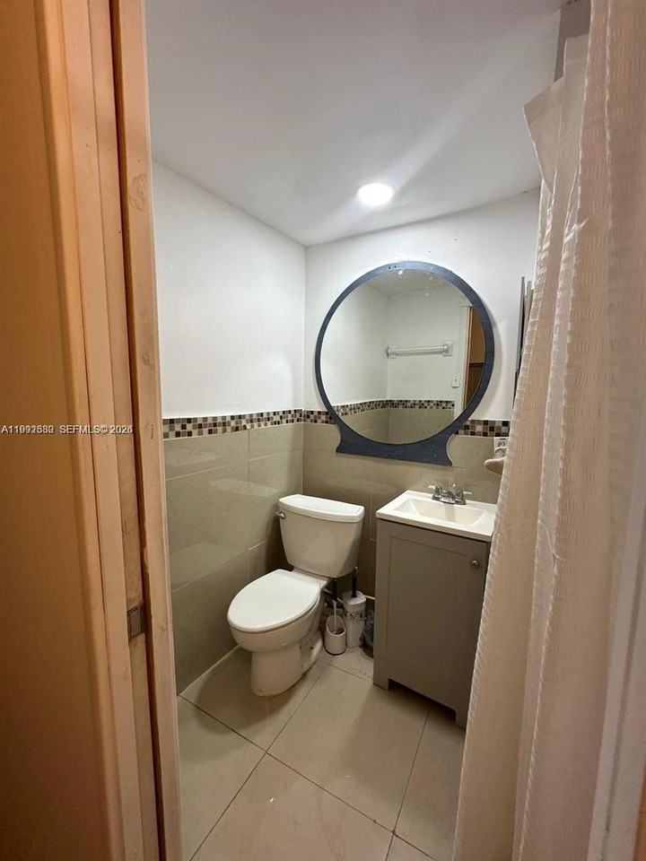 1572 Ne 149th St #C - Photo 4 of 16