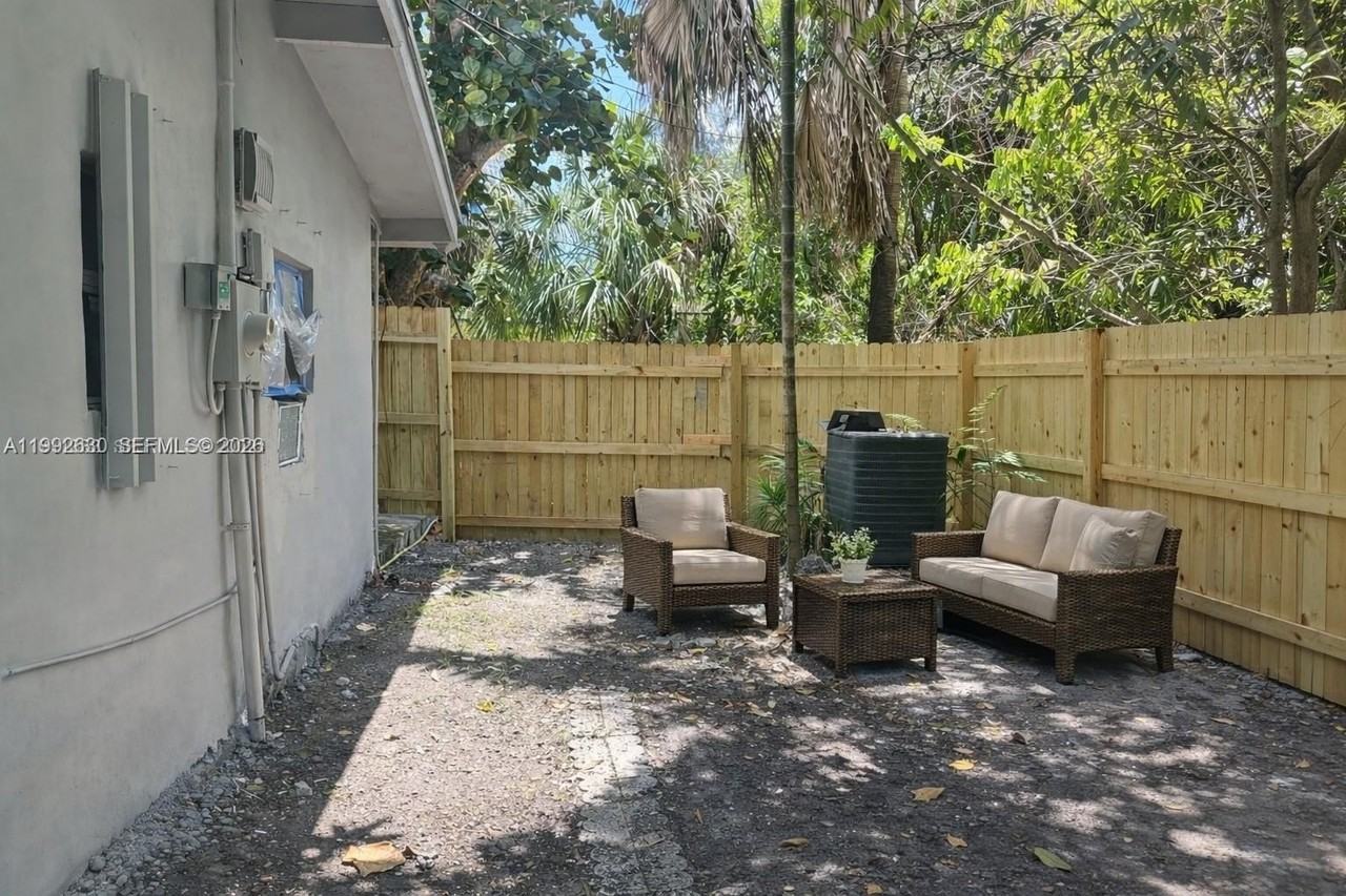 1572 Ne 149th St #C - Photo 6 of 16