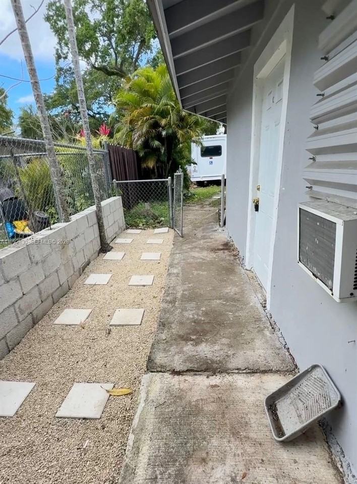 1572 Ne 149th St #C - Photo 7 of 16
