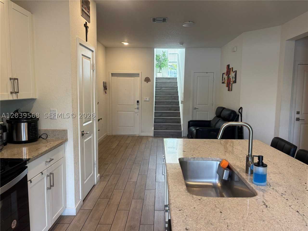 831 Se 16th Ct - Photo 4 of 4