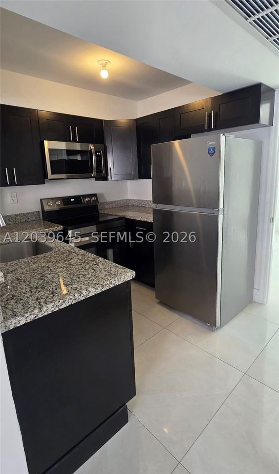 2154 W 60th St #12111 - Photo 4 of 12