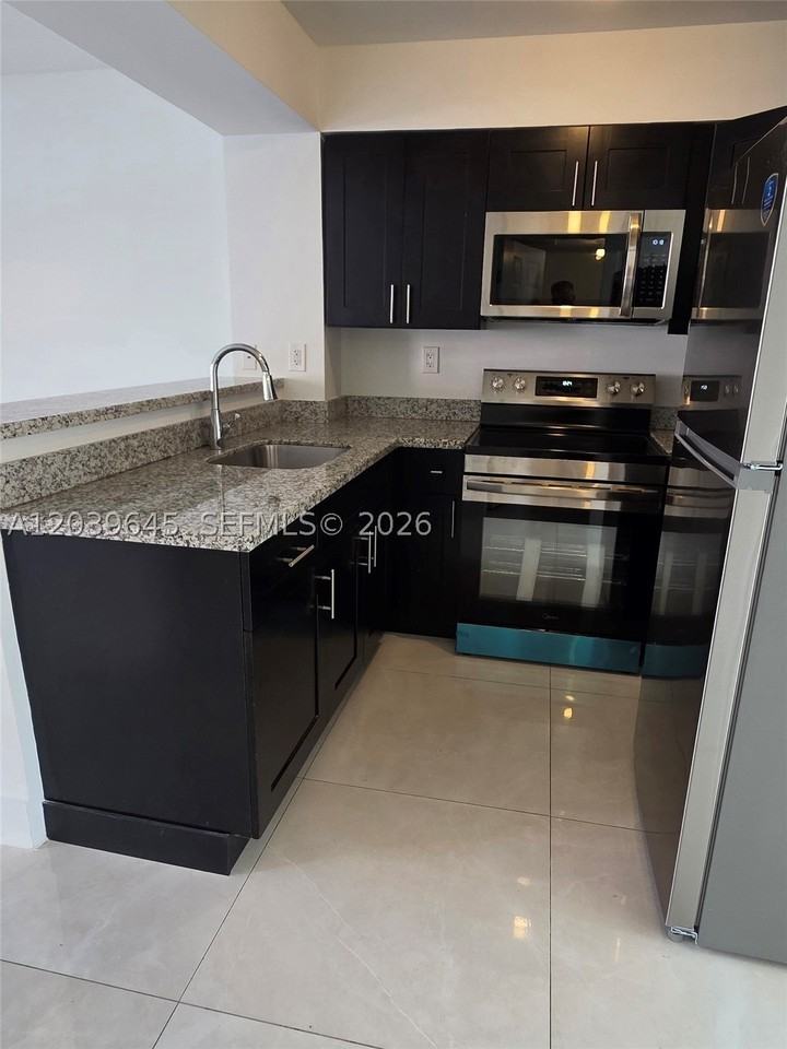 2154 W 60th St #12111 - Photo 5 of 12