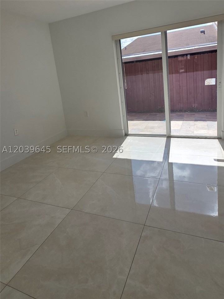 2154 W 60th St #12111 - Photo 6 of 12