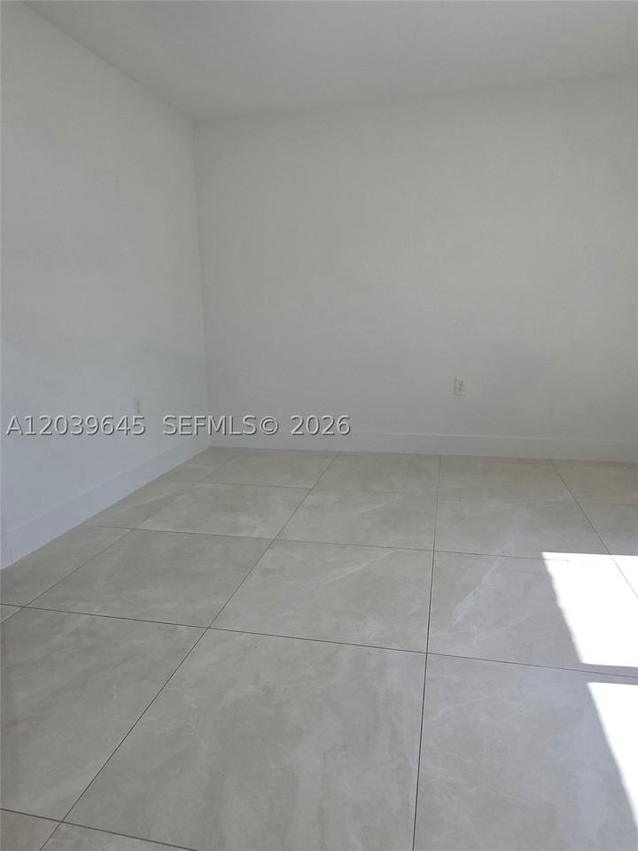 2154 W 60th St #12111 - Photo 7 of 12