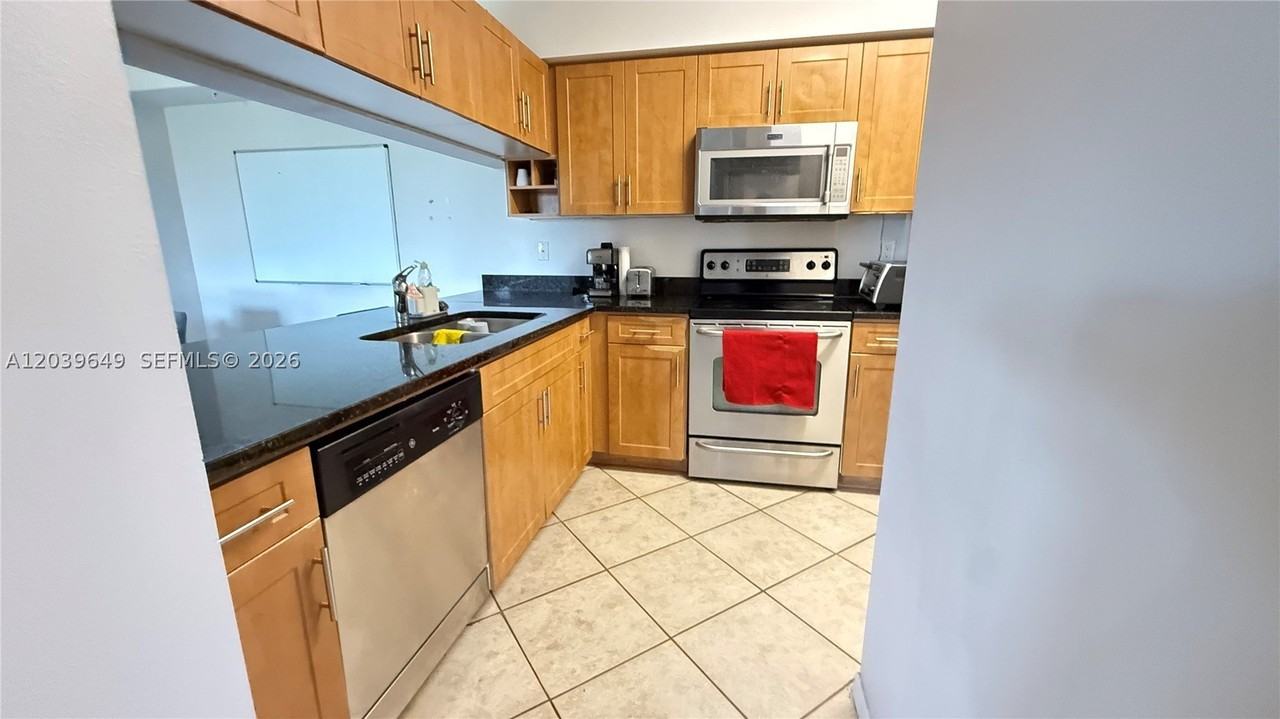 6458 Emerald Dunes Dr #303 - Photo 6 of 28