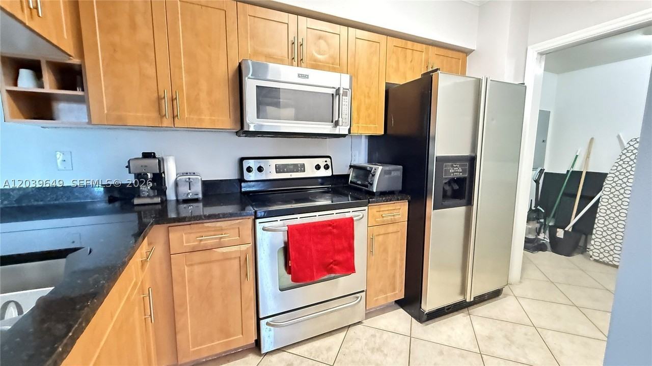 6458 Emerald Dunes Dr #303 - Photo 7 of 28