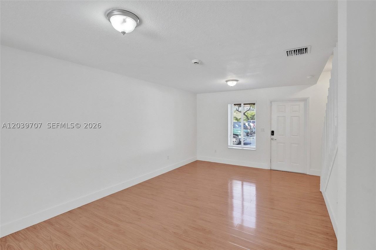 990 Nw 78th Ave #8E - Photo 6 of 31