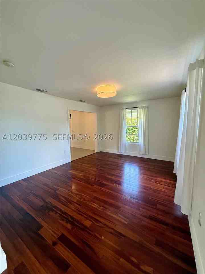 4456 Sw 10th St - Photo 4 of 18