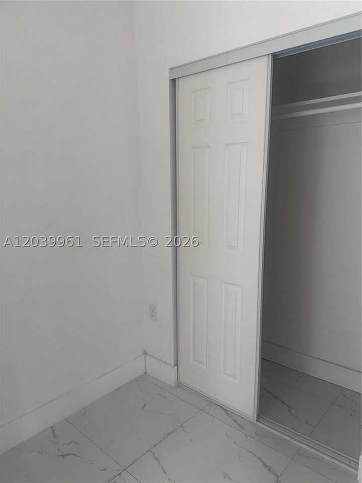 713 Nw 4th St - Photo 7 of 15