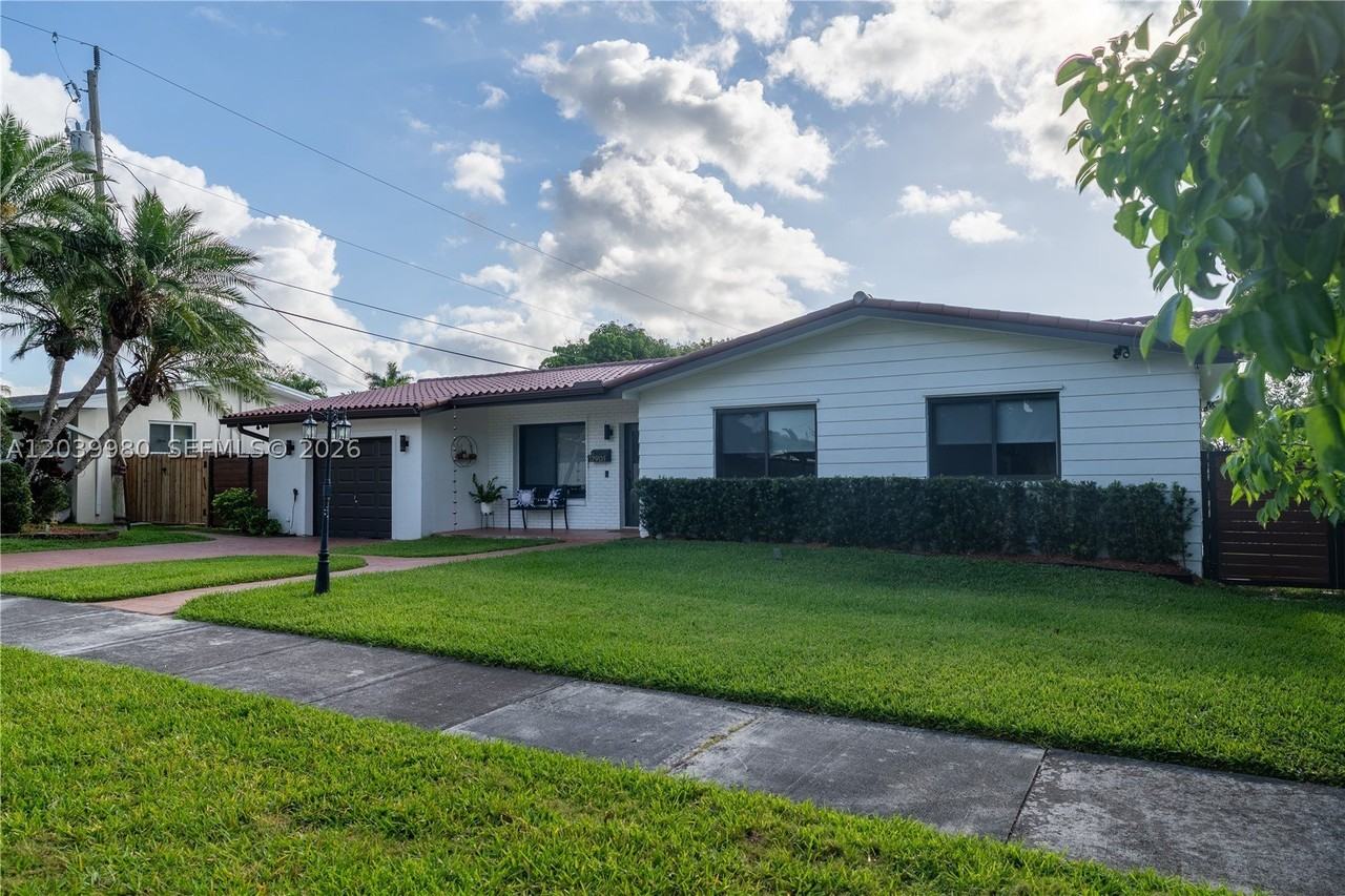 17901 Sw 92nd Ct - Photo 3 of 44