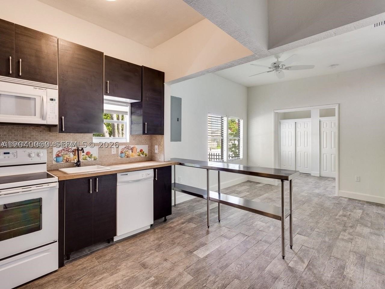 3452 Margaret St - Photo 7 of 12