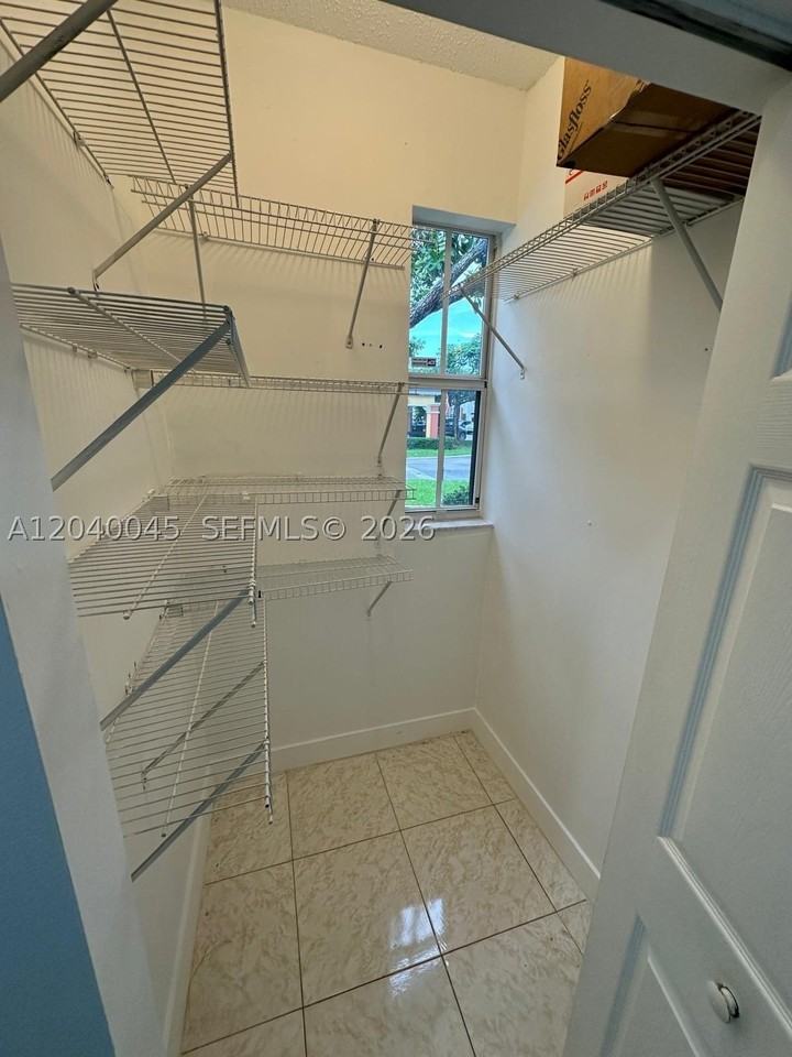 4273 Ne 10th Ct #4273 - Photo 6 of 12