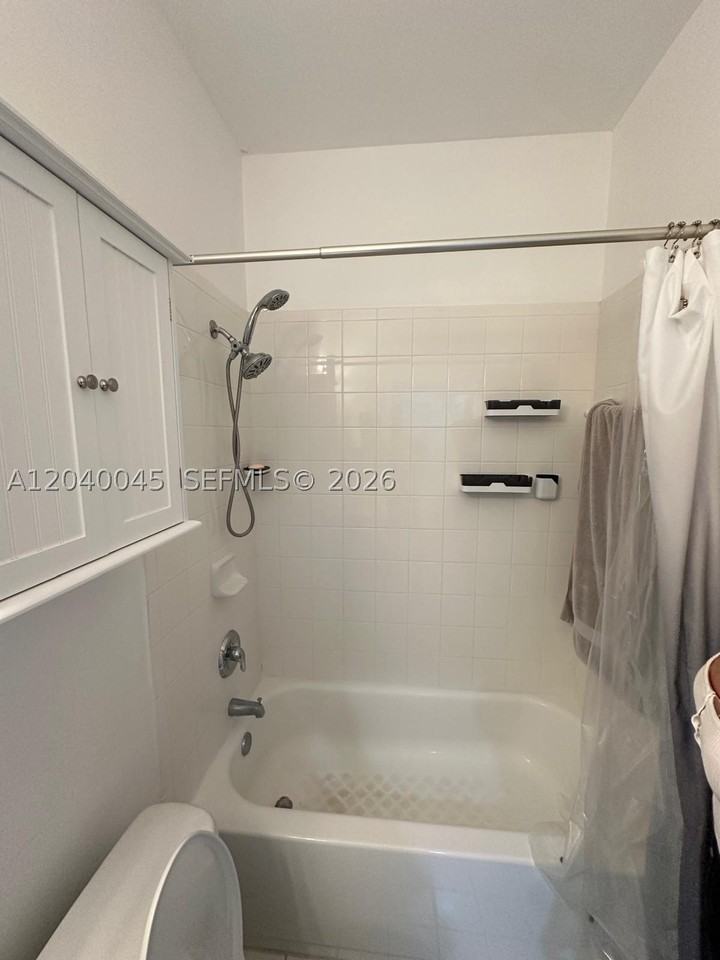 4273 Ne 10th Ct #4273 - Photo 7 of 12