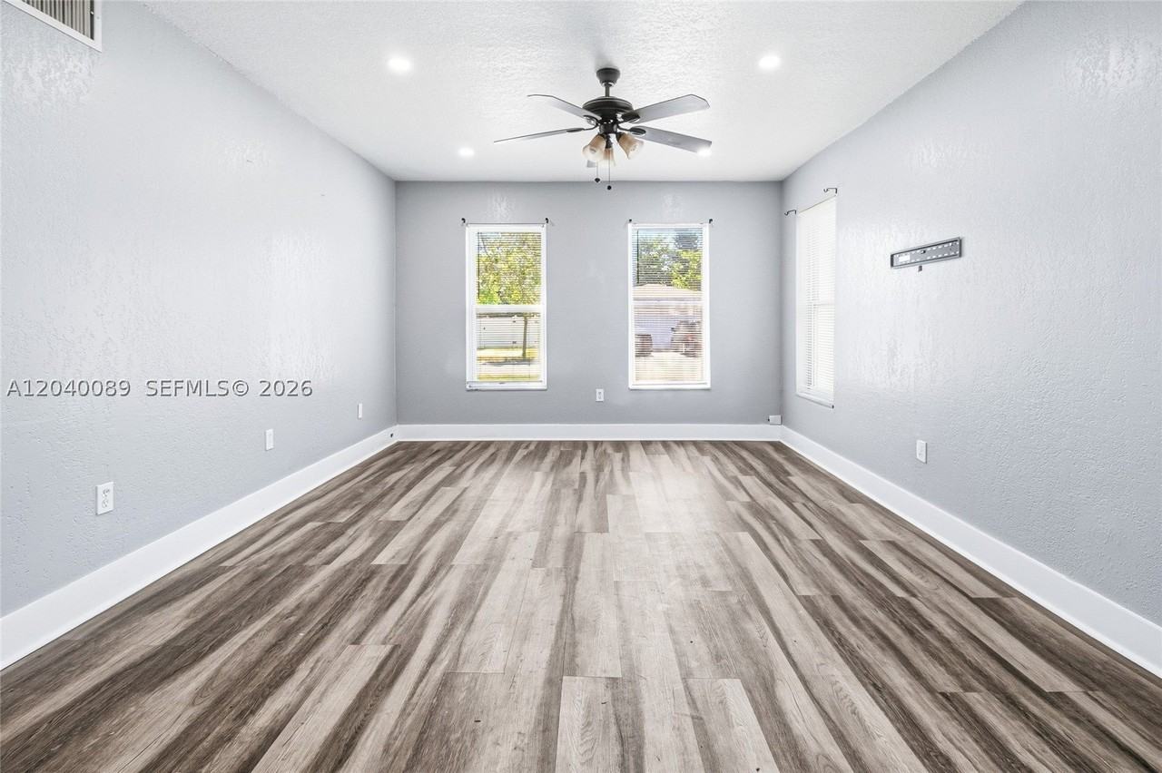 610 Sw 2nd Ave #1 - Photo 5 of 29