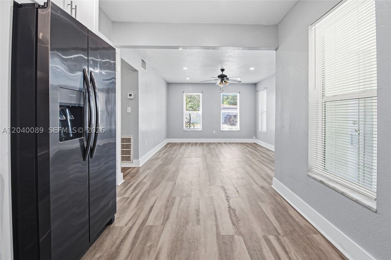 610 Sw 2nd Ave #1 - Photo 7 of 29