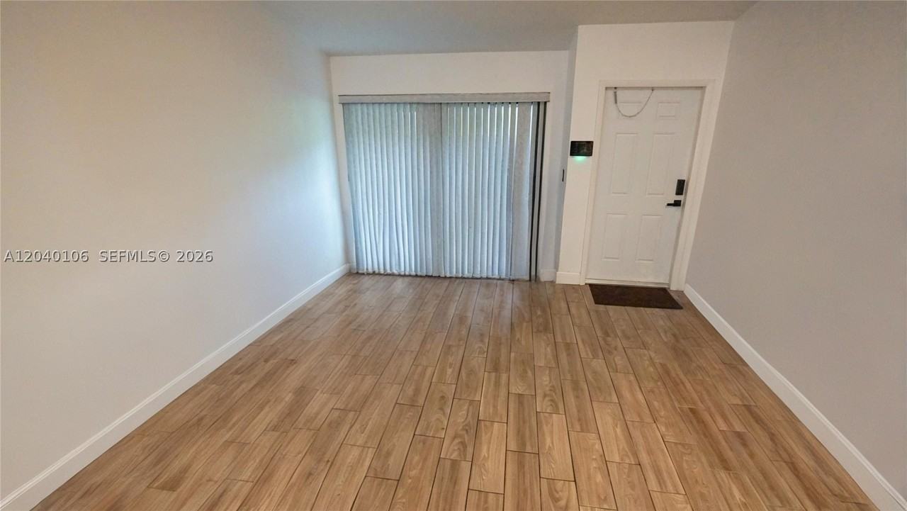 2566 N Nob Hill Rd - Photo 2 of 10