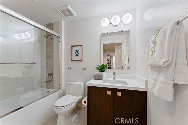118 N Kings Rd #201 - Photo 7 of 8